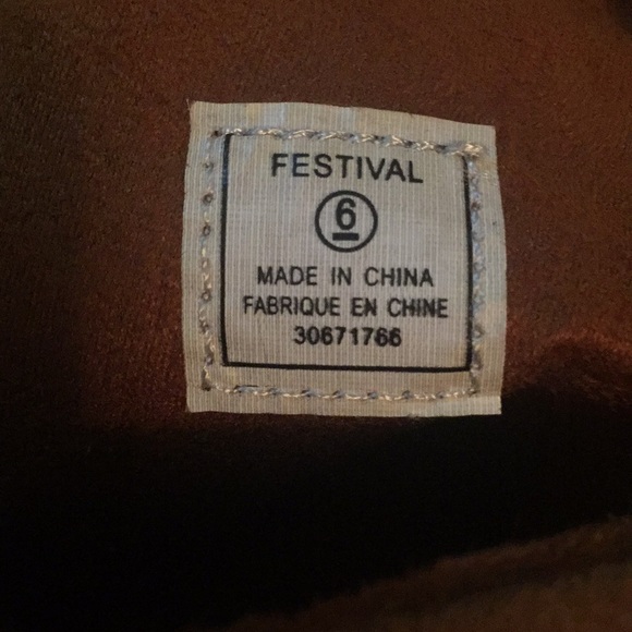 Boots it can be used for a costume or event - Picture 3 of 3